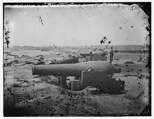Yorktown, Virginia. Confederate water battery with Dahlgren 11-inch smooth bore naval guns