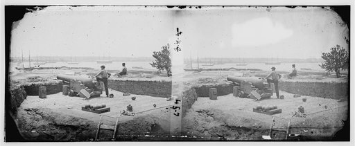 Gloucester, Virginia. Fortifications showing a 11-inch smooth-bore Dahlgren naval gun