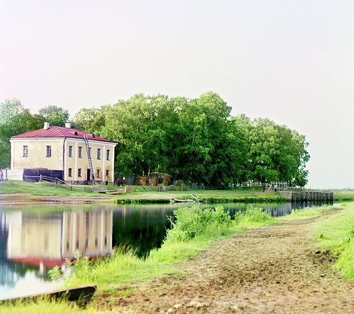Floodgate and guardhouse of the M.P.S. (Ministry of Communication and Transportation) at Belyie Ozerki