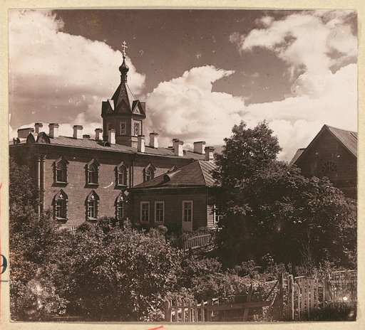 Mi︠e︡sto gdi︠e︡ zhila E.F. Lopukhina. Zhenskīĭ Uspenskīĭ monastyrʹ. [Starai︠a︡ Ladoga, Rossiĭskai︠a︡ imperii︠a︡