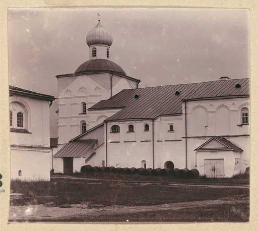 Refectory with Pokrovskaya Church in Aleksandro-Svirskii Monastery