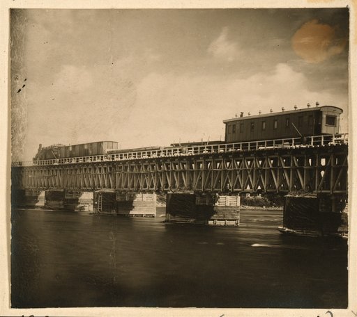 Ice-cutters of railroad bridge across the Kem River