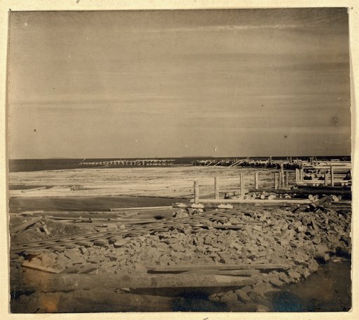 Construction of a pier for a railroad in Kem-Pristan
