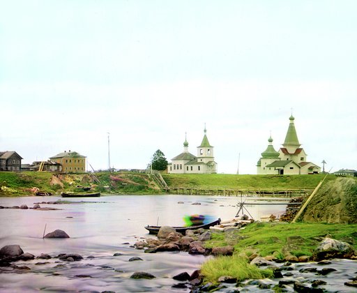 Selo Shueretskoe. Klimentovskaia, Nikol'skaia i Piatnitskaia tserkvi