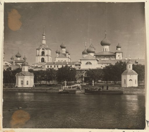 Troitskii sobor s iuga. [Solovetskii monastyrʹ, Solovet︠s︡kie ostrova