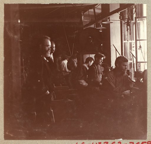 Shlifovka izdi︠e︡līĭ iz kamni︠a︡ na [Imperatorskoĭ] Granilʹnoĭ fabriki︠e︡. [Ekaterinburg