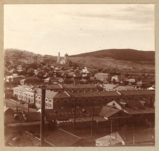 Chastʹ Zlatousta. Na pervom plani︠e︡ zavod