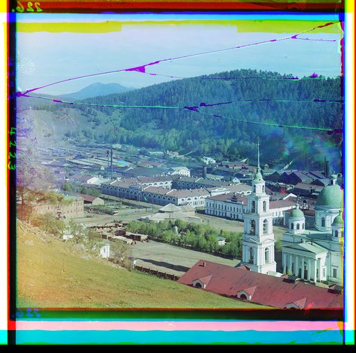 Vid na Zlatoustovskīĭ zavod. Vdali gora Taganaĭ