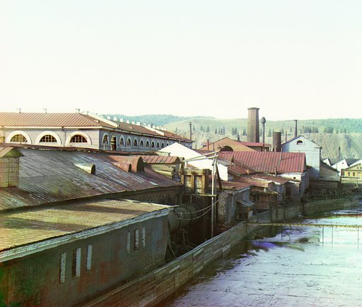 To zhe po drugomu beregu ri︠e︡ki Aĭ. Zlatoustovskīĭ zavod