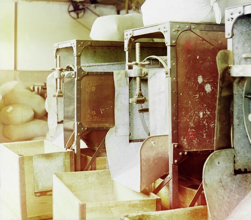 Chaĭnai︠a︡ fabrika v Chakvi︠e︡. Sortirovochnoe otdi︠e︡lenīe