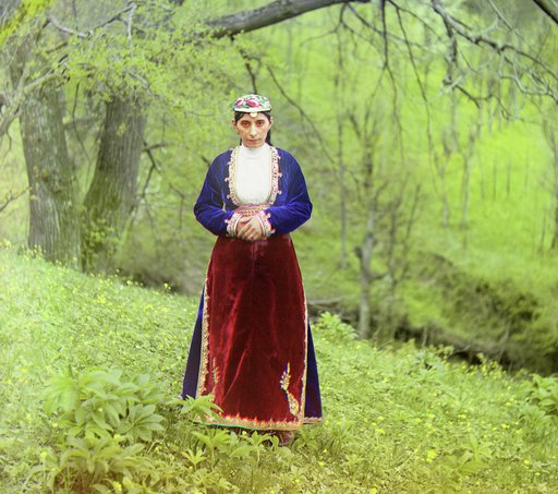 Armi︠a︡nka v nat︠s︡īonalʹn. kosti︠u︡mi︠e︡. Artvin