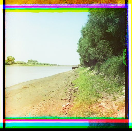 Muganʹ. Ri︠e︡ka Kura. Granit︠s︡a Muganʹskoĭ i Shirvanskoĭ stepeĭ. Pervai︠a︡ - sli︠e︡va. Pravyĭ bereg - imi︠e︡nīe Karochala