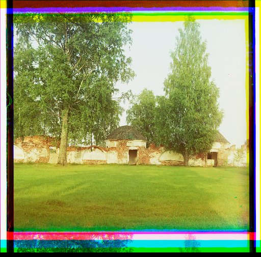 Starinnai︠a︡ t︠s︡erkovnai︠a︡ ograda. V 6 verst. ot Polot︠s︡ka