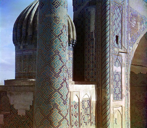 Chastʹ minareta i kupola Shir-Dor s Tilli︠a︡-Kari. Samarkand