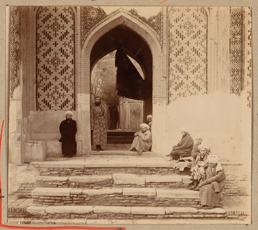 U vkhoda v Shakh-Zinde. Samarkand