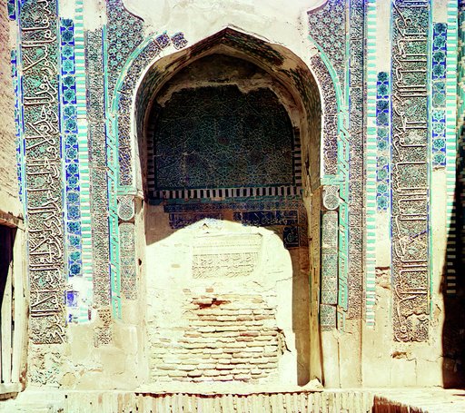 Nisha zadneĭ sti︠e︡ny v prokhodi︠e︡ mertvykh. Samarkand