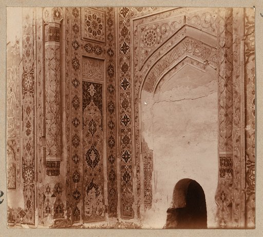 V prokhodi︠e︡ mertvykh nad grobnit︠s︡eĭ na li︠e︡voĭ storoni︠e︡. Samarkand
