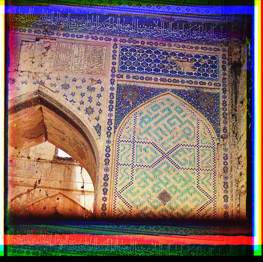 Nad glavnym vkhodom Bibi-Khanym. Samarkand