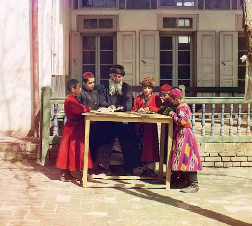 Gruppa evreĭskikh malʹchikov s uchitelem. Samarkand