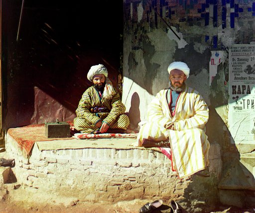 Mi︠e︡ni︠a︡la na Registani︠e︡. Samarkand