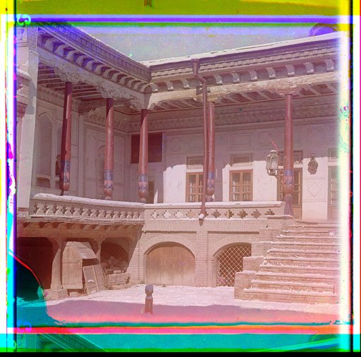 Vo dvori︠e︡ sartskago doma. V okrestnosti︠a︡kh Samarkanda