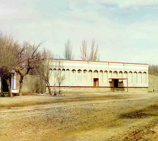 Dvoret︠s︡ Ėmira v sadu Kari bliz Bukhary
