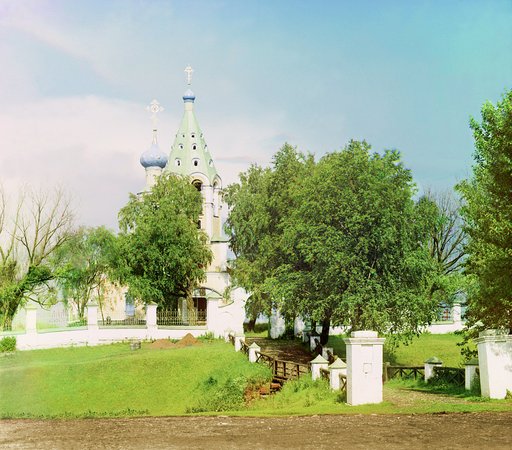 Ta-zhe t︠s︡erkovʹ s drugoĭ stor. Samyĭ drevnīĭ khram v gub