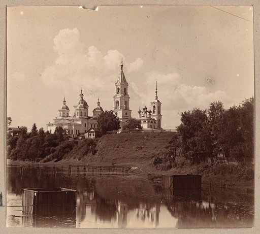 Uspenskīĭ sobor. Kashin. Ri︠e︡ka Kashinka