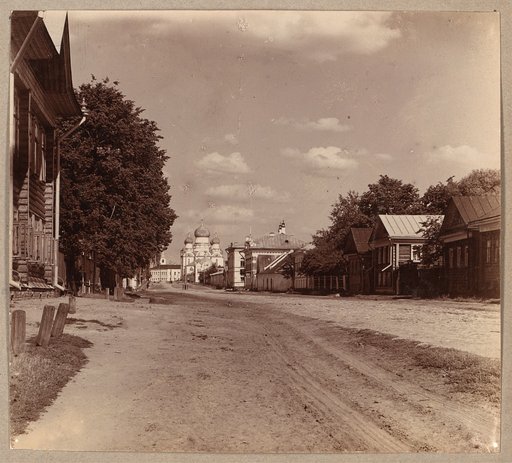 Uglich. Petrovskai︠a︡ ul. i zhenskīĭ Uspenskīĭ monastyrʹ