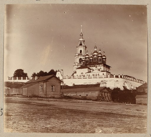Kostroma. Uspenskīĭ sobor s berega
