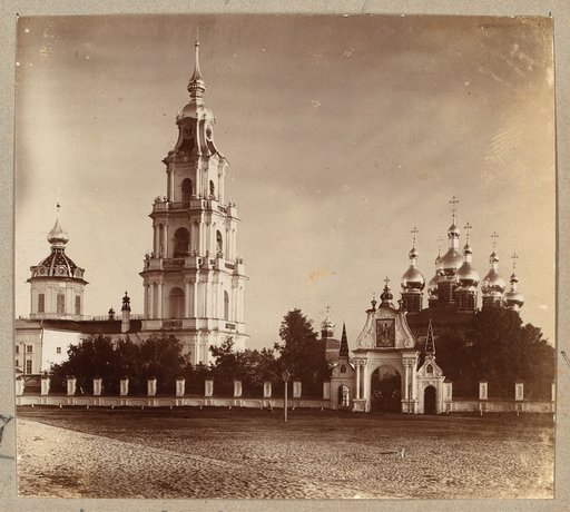 Kostroma. Uspenskīĭ sobor i vkhod v nego