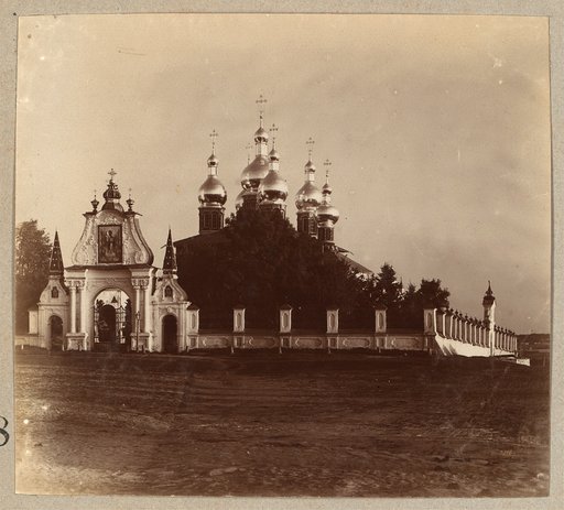 Vkhod v Uspenskīĭ sobor. Kostroma