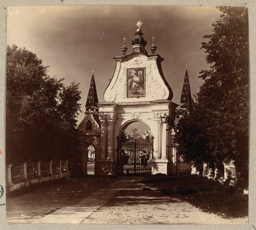 Vkhod v Uspenskīĭ sobor. Kostroma