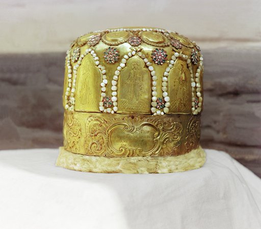 Mitra Patrīarkha Adrīana. V riznit︠s︡i︠e︡ Ipatʹevskago monastyri︠a︡. Kostroma