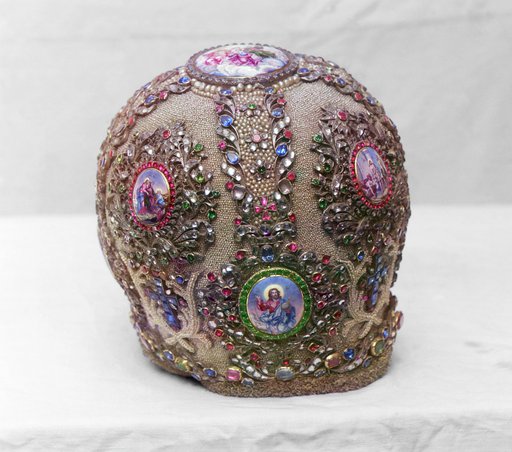 Mitra zhemchuzhnai︠a︡. V riznit︠s︡i︠e︡ Ipatʹevskago monastyri︠a︡. Kostroma