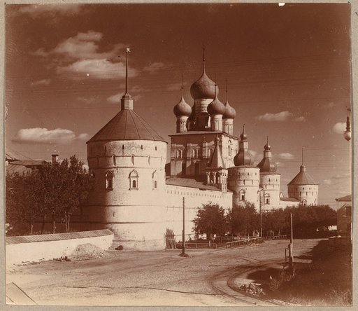 Kremlʹ s si︠e︡vero-zapada. Rostov Velikīĭ