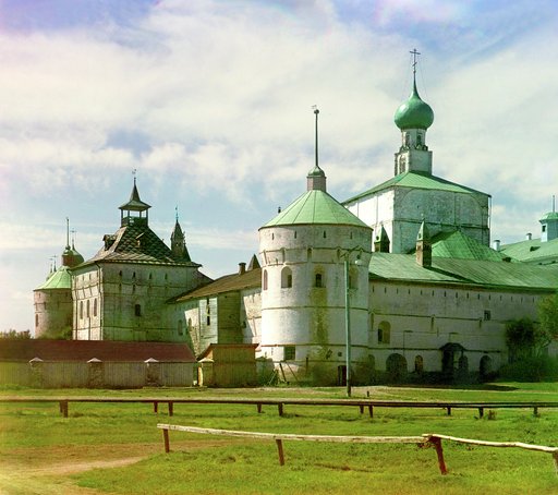 Kremlʹ s si︠e︡v.-vostoka. Rostov Velikīĭ