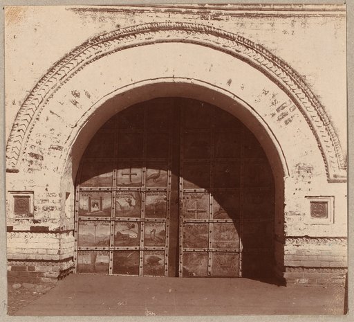 Gates under the Church of the Resurrection (outside, below). Rostov Velikii