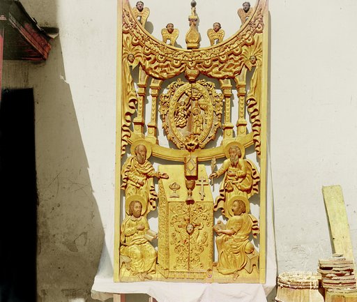 T︠S︡arskīi︠a︡ vrata pervoĭ poloviny XVIII vi︠e︡ka. V Rostovskom muzei︠e︡. Rostov Velikīĭ