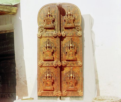 T︠S︡arskīi︠a︡ vrata 1652 goda. Muz. opisi No. 1591. V Rostovskom muzei︠e︡. Rostov Velikīĭ
