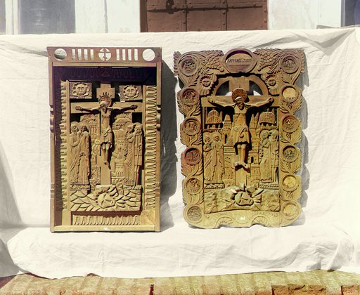 Ri︠e︡znyi︠a︡ iz dereva ikony raboty XVII vi︠e︡ka. Muz. opisi No. 5327. V Rostovskom muzei︠e︡. Rostov Velikīĭ