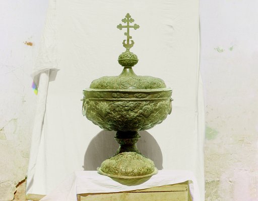 Vodosvi︠a︡tnai︠a︡ chasha khudozhestvennoĭ chekannoĭ raboty XVI vi︠e︡ka. Muz. opisi No. 2670. V Rostovskom muzei︠e︡. Rostov Velikīĭ