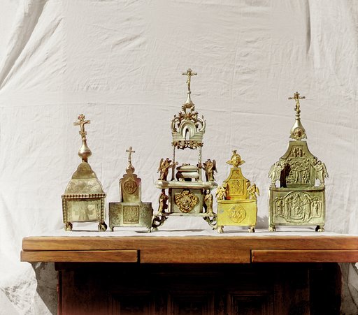 Olovi︠a︡nnyi︠a︡ daronosit︠s︡y i darokhranitelʹnit︠s︡y XVII i XVIII vi︠e︡k. V Rostovskom muzei︠e︡. Rostov Velikīĭ
