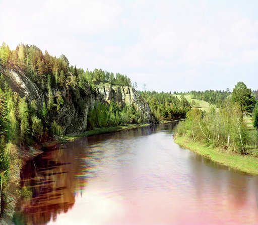 Obshchīĭ vid na kamenʹ Vinokurnyĭ s ego otroga. [Ri︠e︡ka Chusovai︠a︡