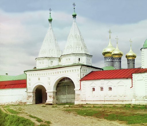 Vkhodnyi︠a︡ vrata Prepodobenskago Rizpolozhenskago monastyri︠a︡. Suzdalʹ