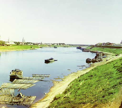 Tver'. Sleva: Otroch Monastyr', Ekaterinenskaia tserkov', Tserkov' Miny, Viktora i Vikentiia. Sprava: Tserkov' Rozhdestva Khristova v Rybakakh