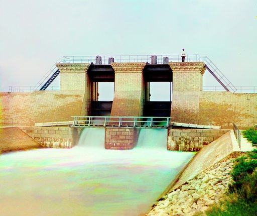 Water supply control of the Sultan-Bentskaya Dam, Murghab Estate, Turkmenistan