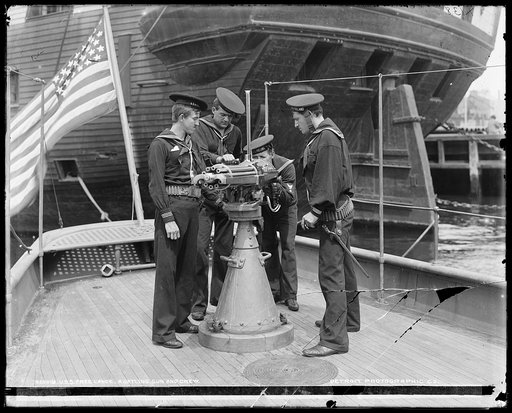 U.S.S. Free Lance, a Gatling gun and crew