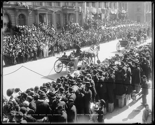 A carriage in the Dewey land parade