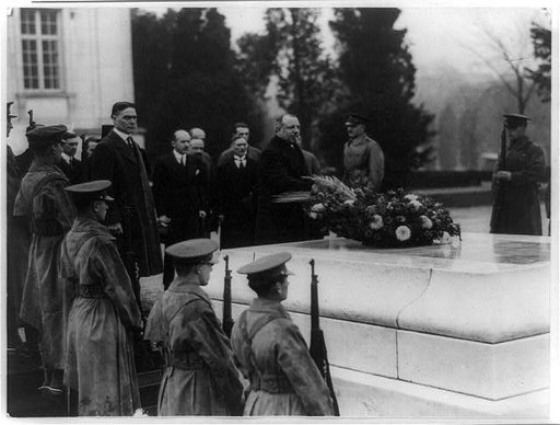 Italian Debt Comm. delegate at Tomb of the Unknown Soldier
